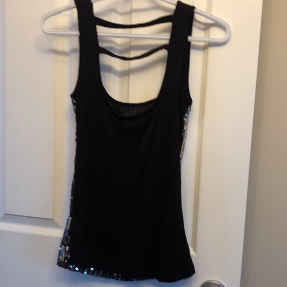 🪩✨Black & Silver Sequin Tanktop - Picture 7 of 8